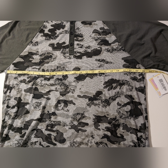 NWT LuLaRoe 2XL Mark Longsleeve Top Dark Green/Gray Camo 3 Buttons on Front - Picture 10 of 13